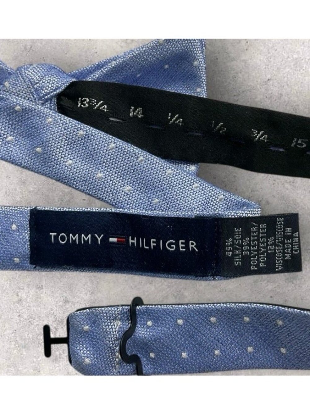 TOMMY HILFIGER Men's Silk Blend Bow Tie LUXURY Blue White Polka Dot W:2.5" EUC - Picture 2 of 2